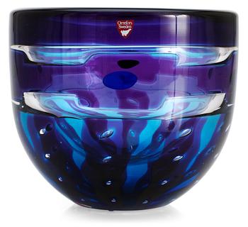 1047. An Erika Lagerbielke ariel glass bowl, "Charlemagne", Orrefors Gallery 1992.