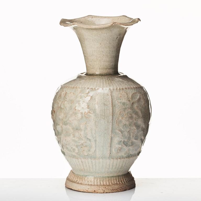 Vas, qinbaiporslin. Yuandynastin (1260-1368).