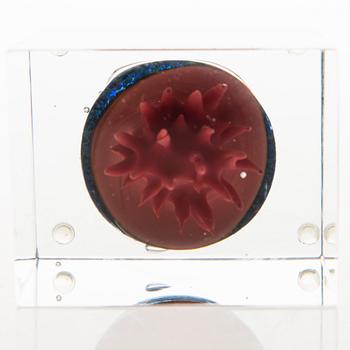 OIVA TOIKKA, An annual cube signed Oiva Toikka Nuutajärvi 1991 and numbered 82/2000.