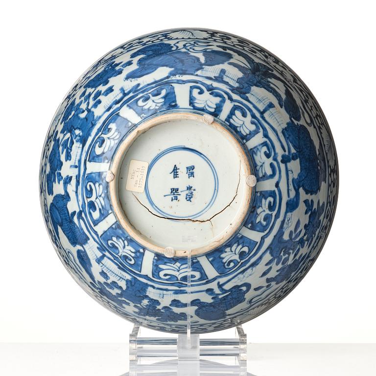 A large blue and white bowl, Ming dynasty (1368-1644). Hall mark to base.