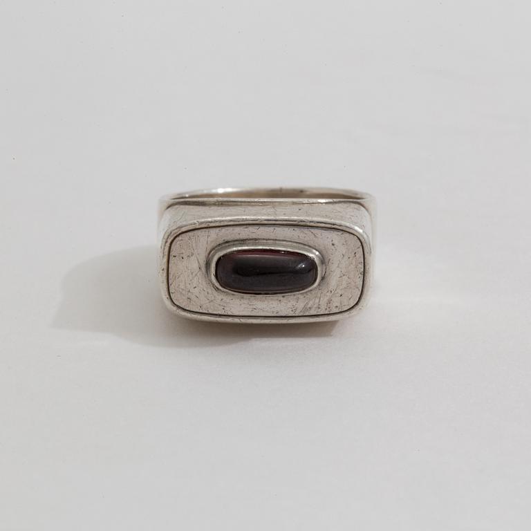 A garnet ring by Ceson, Göteborg, 1955.