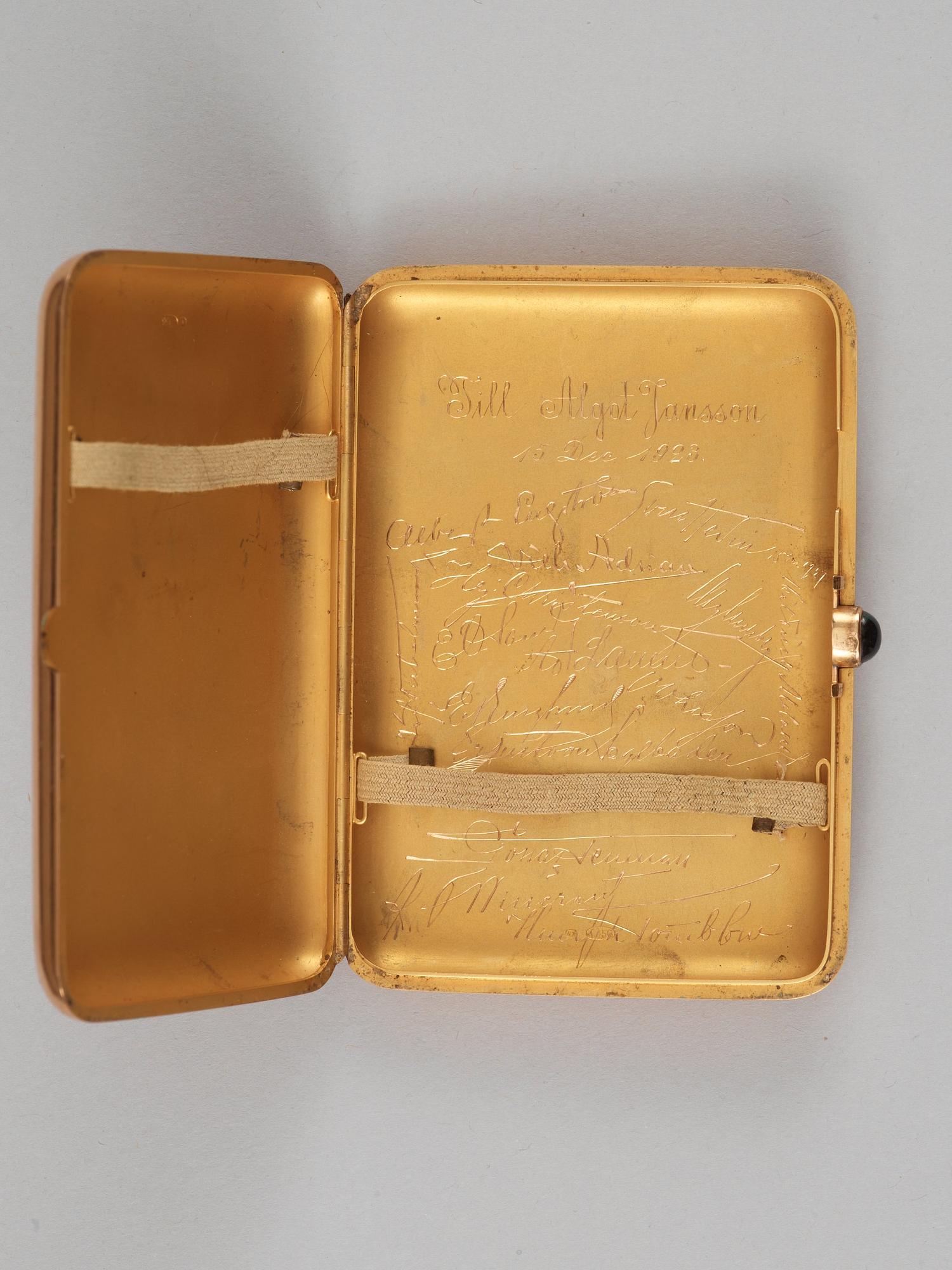 CIGARETTETUI, guld, icke identifierad mästare, S:t Petersburg 1908-1917.