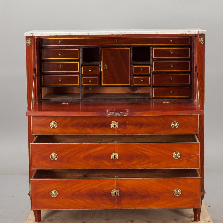 CHIFFONJÉ, sengustaviansk stil, 1800-tal.