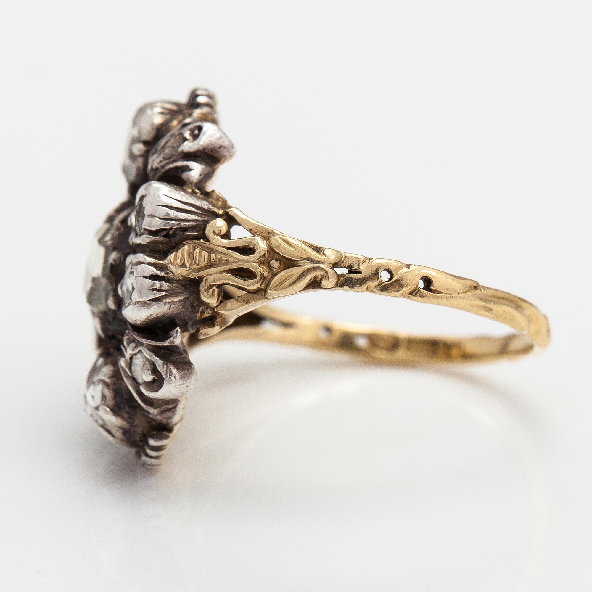 Ring, 18K guld, silver, rosenslipade diamanter ca 0.57 ct tot. Tidigt 1800-tal.