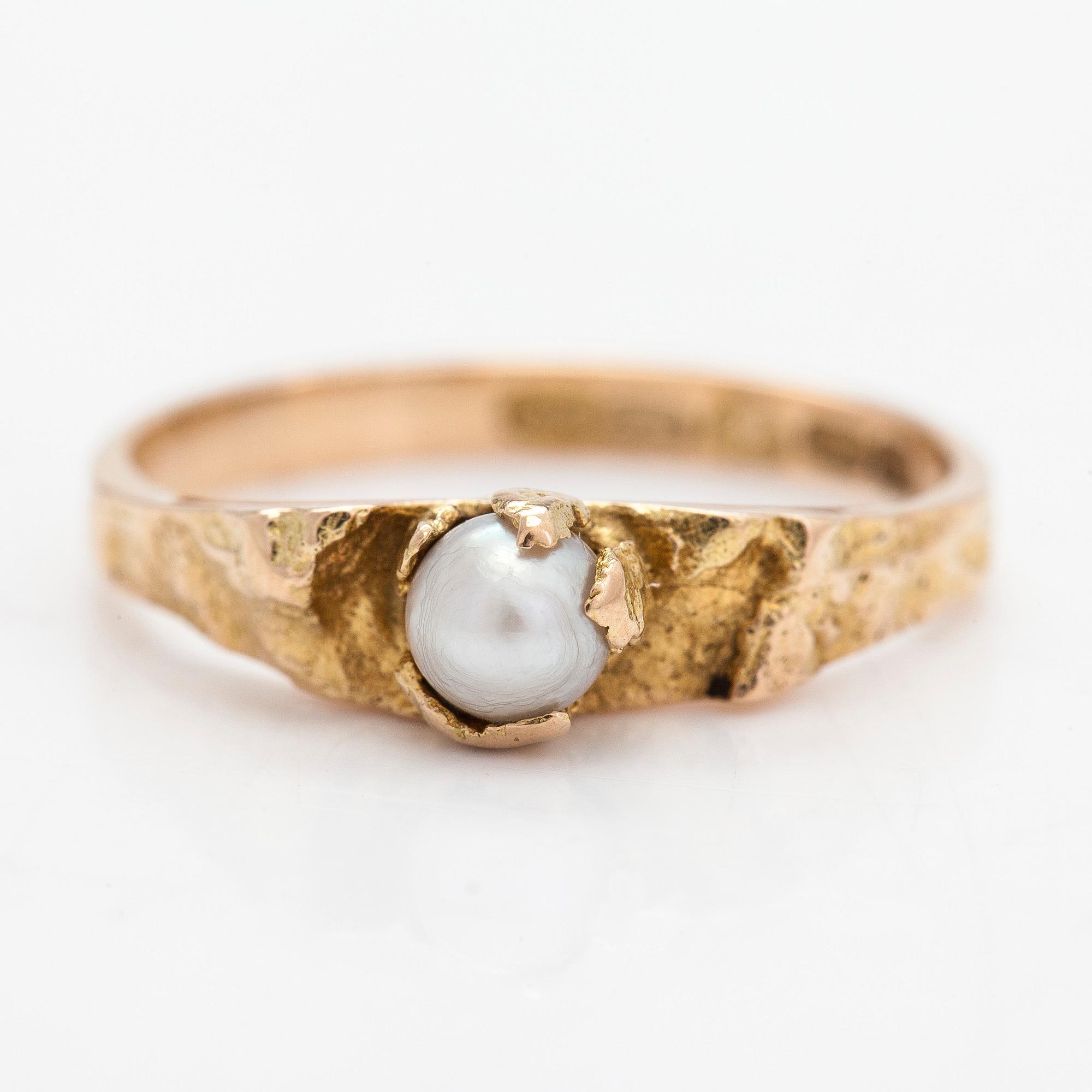 Björn Weckström, ring, "Litet ord", 14K guld och odlad pärla. Lapponia 1966.