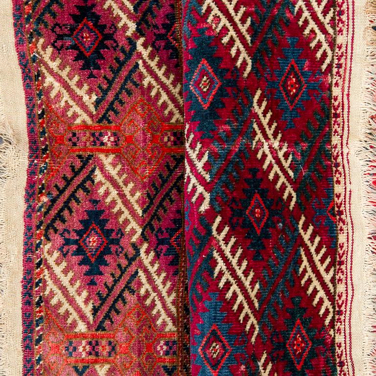 Matto, Turkmen, antiikki, n. 397x233 cm.