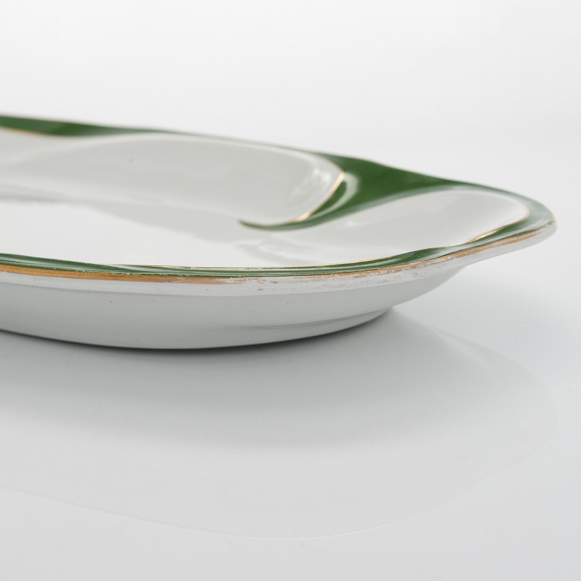 A Kuznetsov faience fish serving dish, Russia 1899-1917.