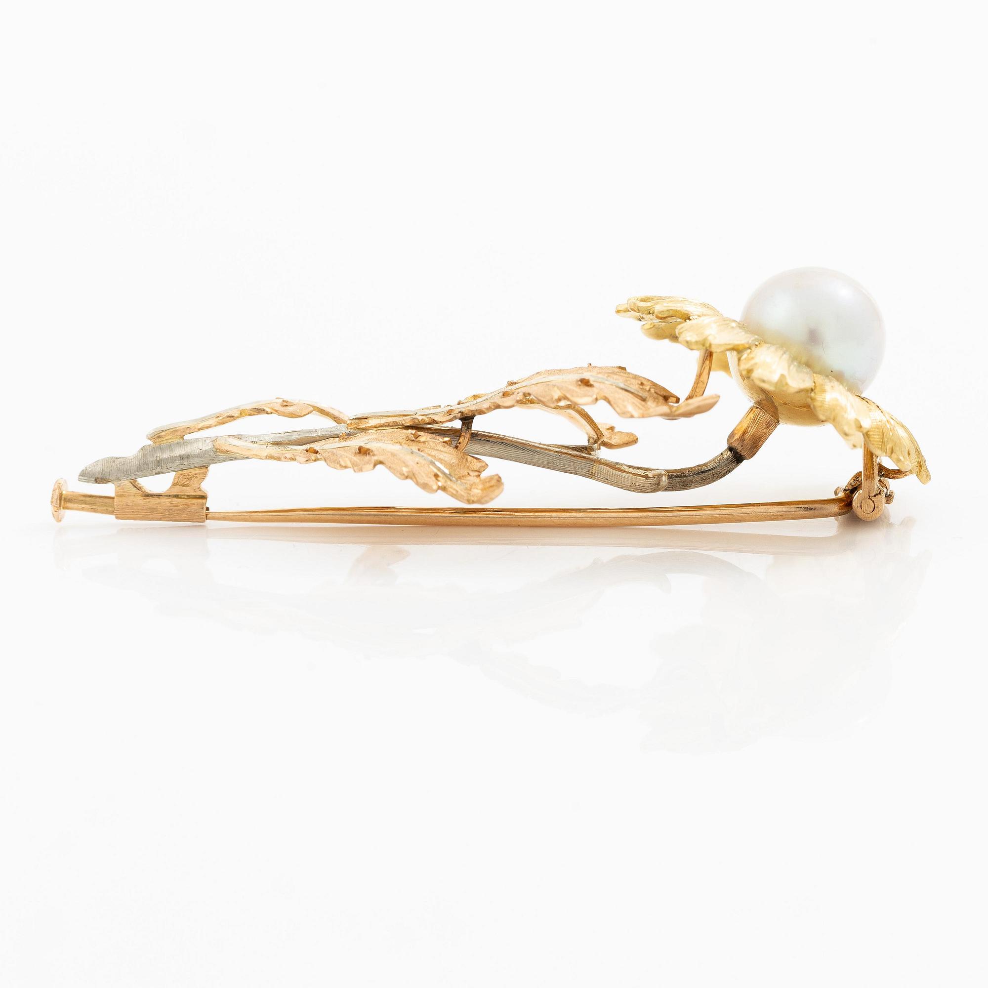 Buccellati brosch i form av en blomma 18K guld i tre färger med en odlad pärla.