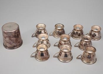 PUNSCHMUGGAR, 10 st samt BÄGARE, silver, GAB, Stockholm 1937-50. Total vikt ca 601 g.
