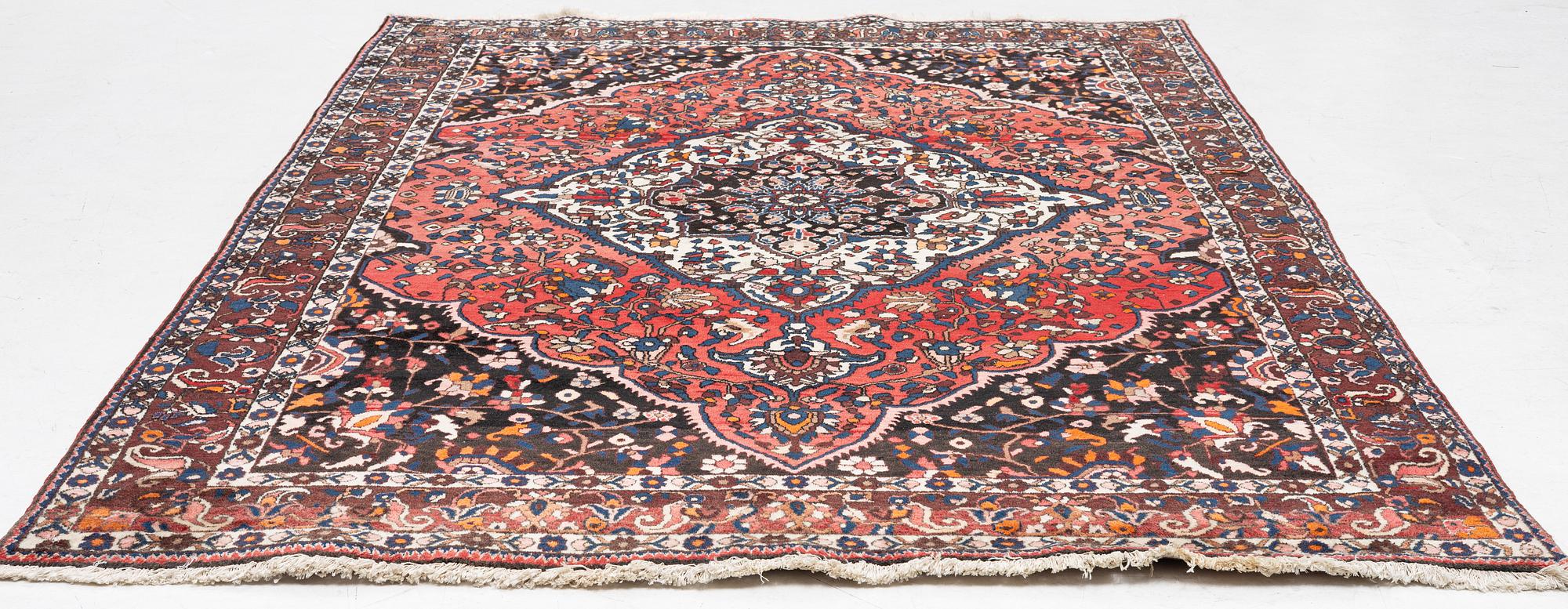 A Bakhtiari carpet, c. 310 x 210 cm.