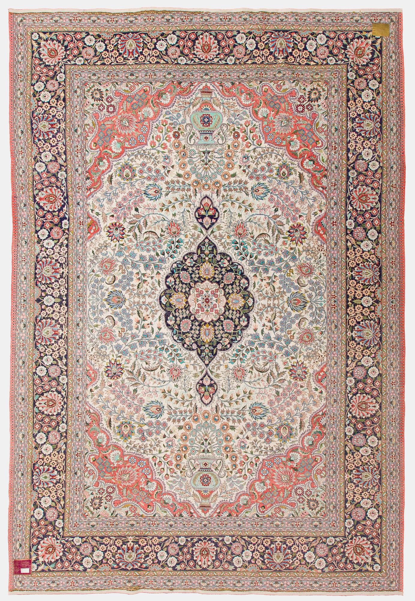 Matta, orientalisk, silke. Ca 273 x 185 cm.