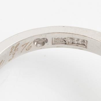 Ring 18K white gold set with round brilliant-cut diamonds.