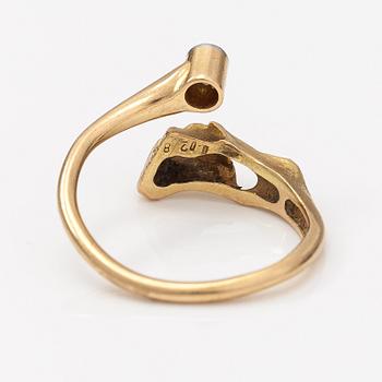 Björn Weckström, An 18K gold ring "Diamond well" with a diamond ca. 0.02 ct. Lapponia.
