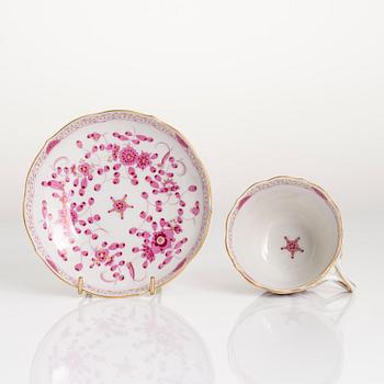 A 77-piece set of Meissen 'Indische malerei' porcelain tableware from the latter half of the 20th century.