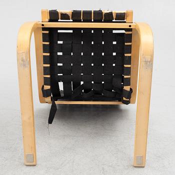 Alvar Aalto, a pair of model 406 armchairs, Artek, end of the 20th century.