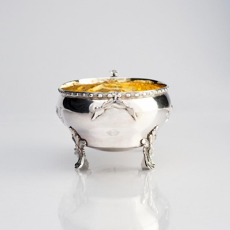 A Swedish 18th century silver bowl/tureen, mark of Daniel Elfbom, Gävle 1783.