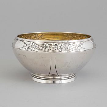 A Norwegian design parcel-gilt bowl, maker's mark David Andersen, Oslo, Norway 1905.