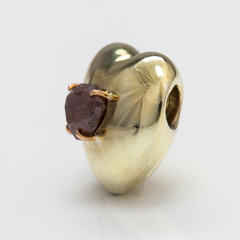 An 18K gold pendant with a ca. 2.18 ct diamond. Effedue, Italy. GIL certificate.