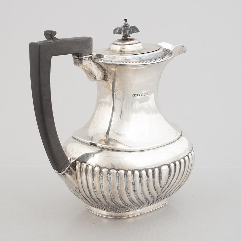 Te- och kaffeservis, 3 delar, samt sockerskål, silver, bl a E. Silver & Co, Sheffield, England 1946-47.