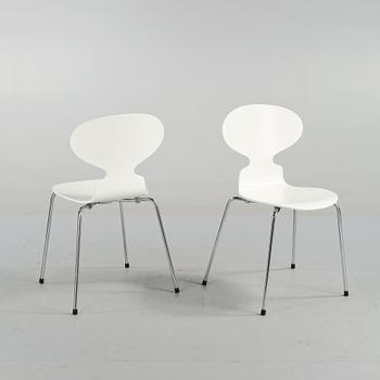 STOLAR, ett par, "Myran", Arne Jacobsen för Fritz Hansen.