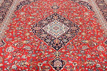 A Kashan carpet, c. 401 x 292 cm.