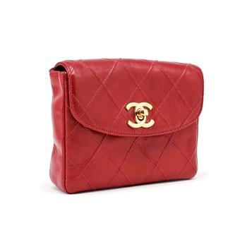 703. Chanel, CHANEL, a red quilted leather bag / purse.