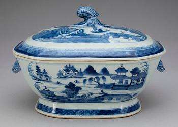 TERRIN MED LOCK, porslin, Kina, Qianlong, (1736-1796).