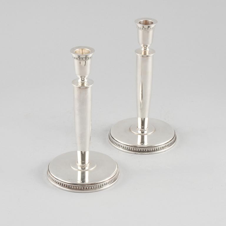 LJUSSTAKAR, ett par, silver, C G Hallberg, Stockholm, 1954. Vikt 591 g.