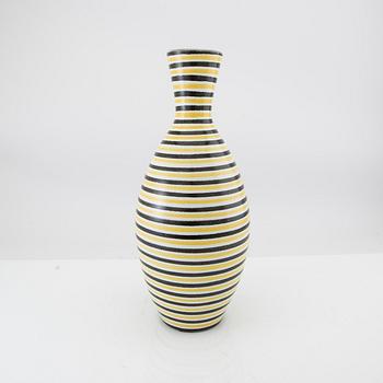 Stig Lindberg, vas/kanna signerad Gustavsbergs studio fajans 1900-talets mitt.