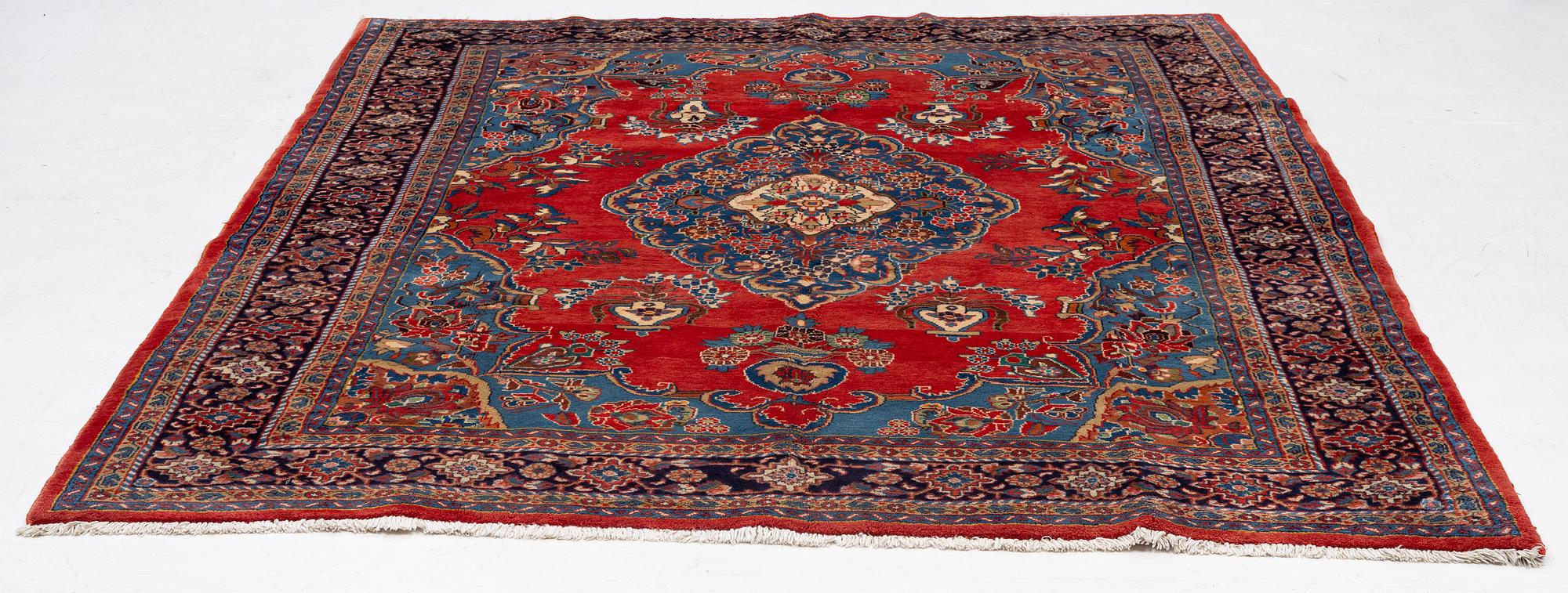 A Viss carpet, approx. 304 x 228 cm.