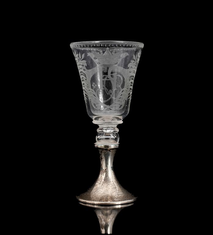 GLAS PÅ SILVERFOT, delvis 1700-tal.
