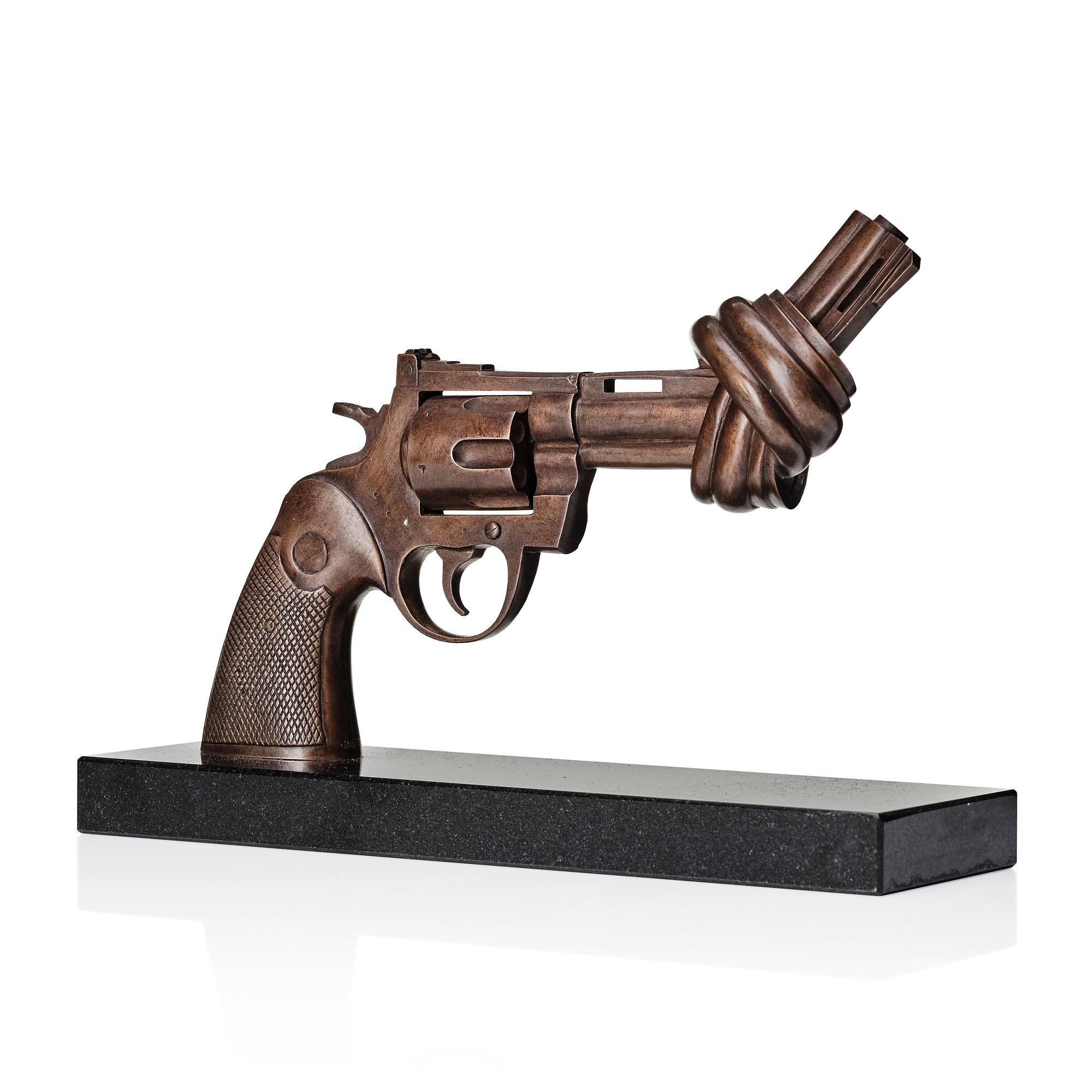 Carl Fredrik Reuterswärd, "Non-Violence Knotted Gun".