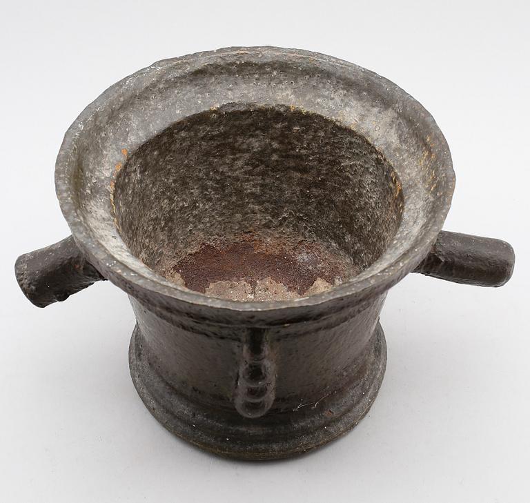 MORTEL, större modell, gjutjärn, 1600-tal.