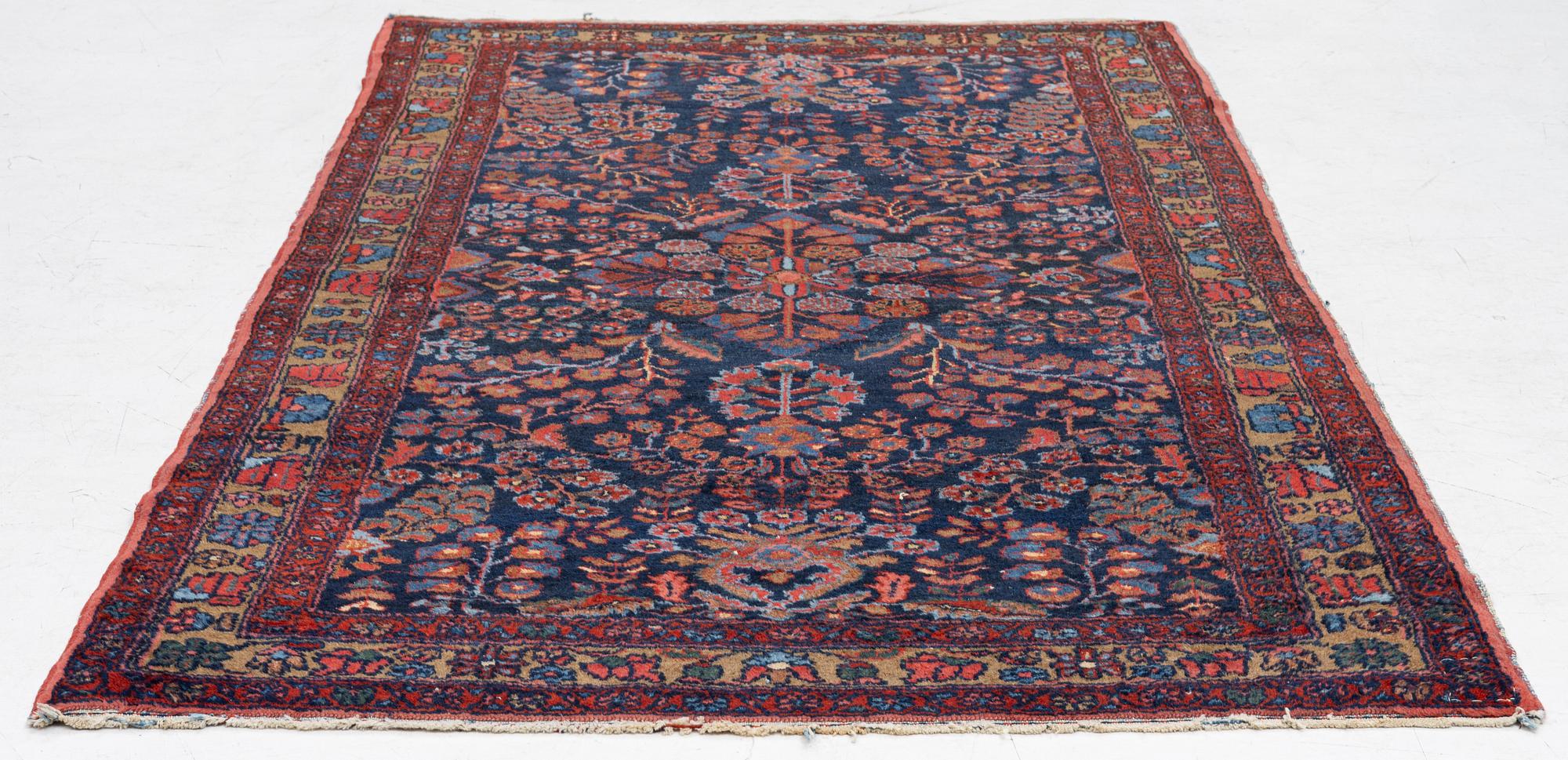 Matta, orientalisk, ca 203 x 119 cm.