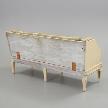 TRÅGSOFFA, sengustaviansk, 1800-tal.