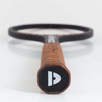 Tennisracket. Signerad Björn Borg. Speciellt framtaget midsized Borg Pro test racket, Graphite-förstärkt.