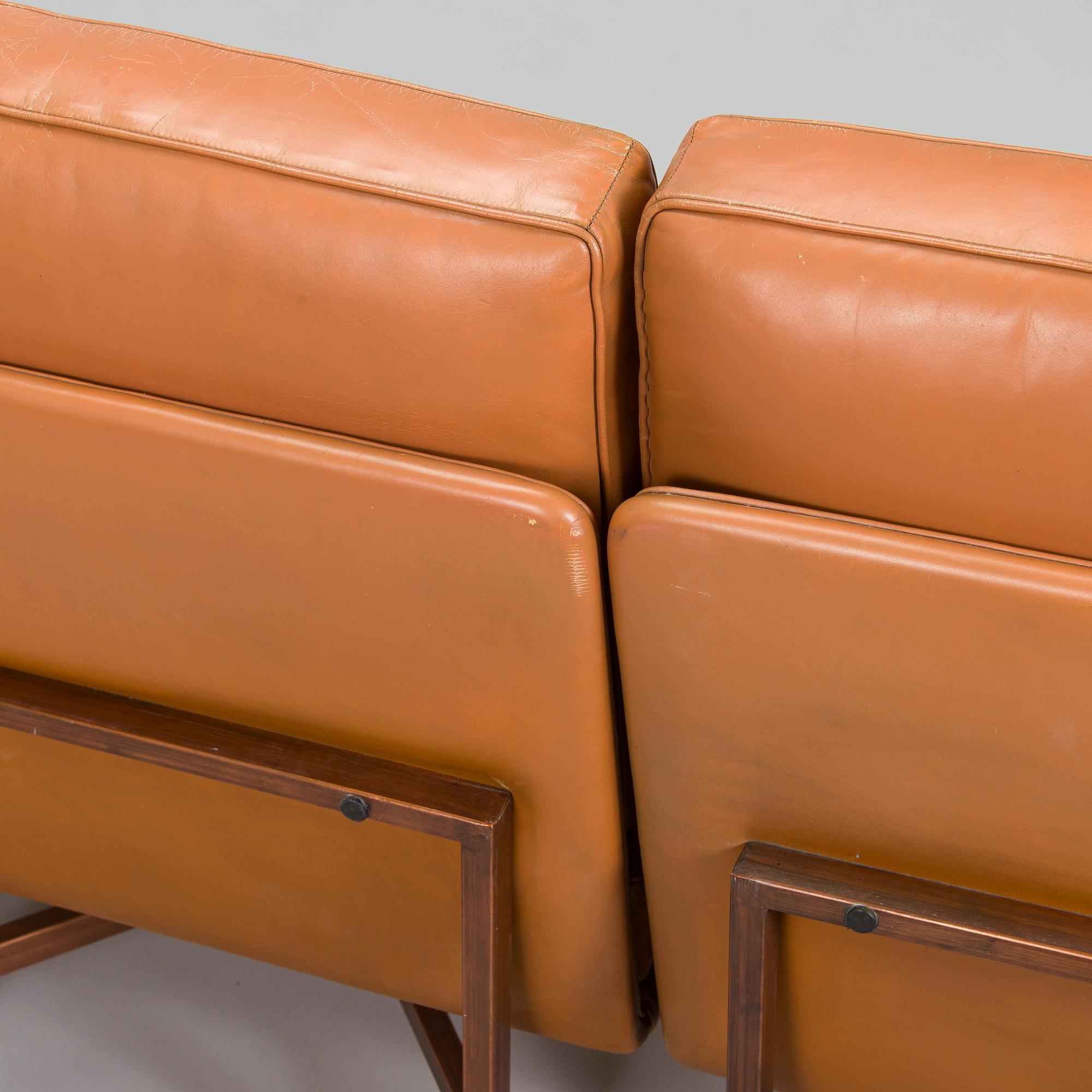 Ilmari Tapiovaara, sohva / nojatuoleja 3 kpl, valmistaja Lukkiseppo, 1900-luvun puoliväli.