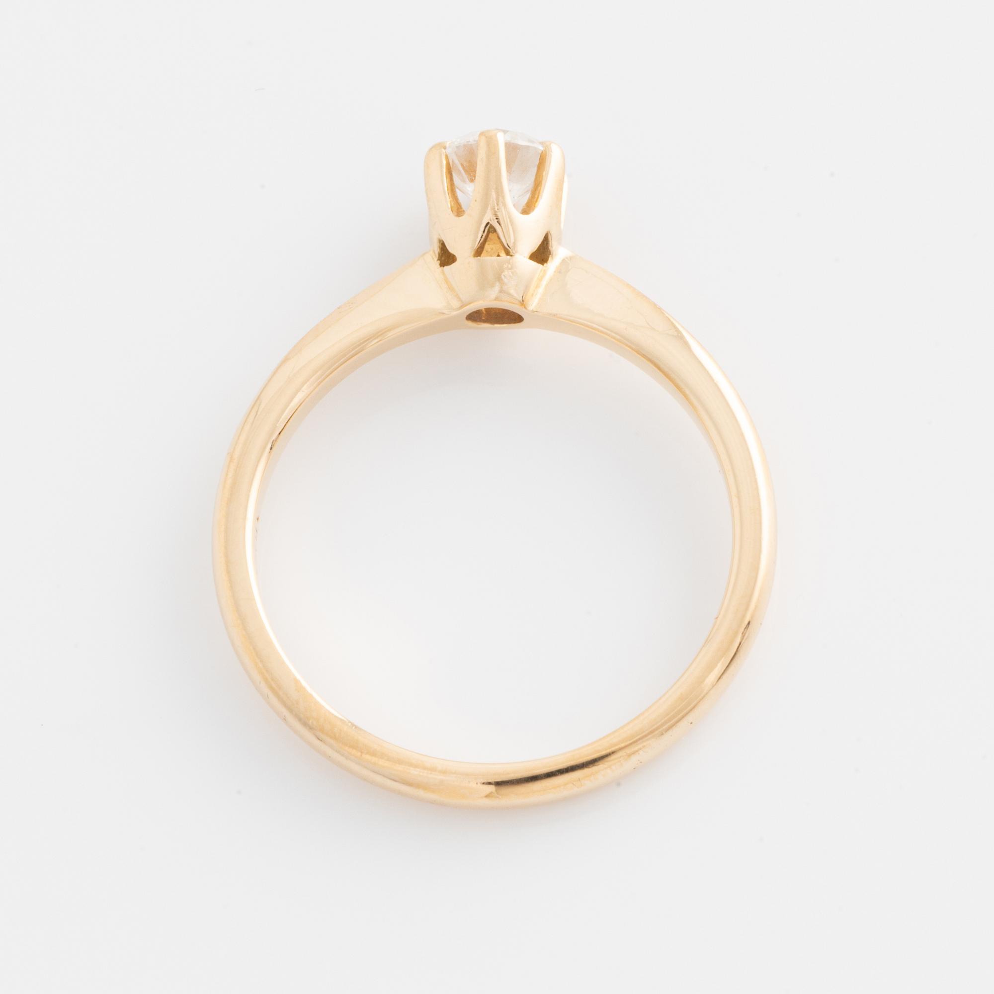 Ring guld 18K med en rund briljantslipad diamant.