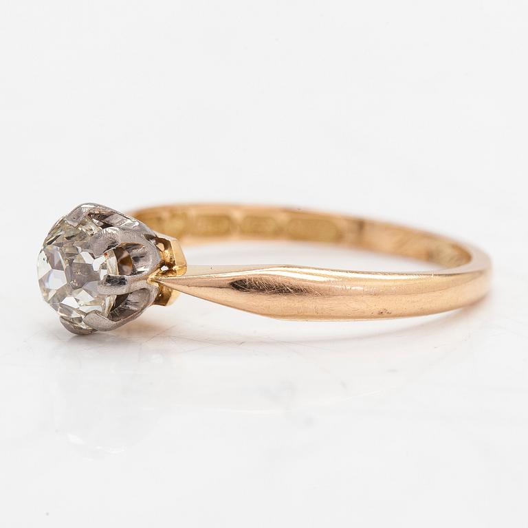 Ring, 18K gold, with an old-cut diamond approximately 0.54 ct. Auran Kultaseppä, Turku 1966.