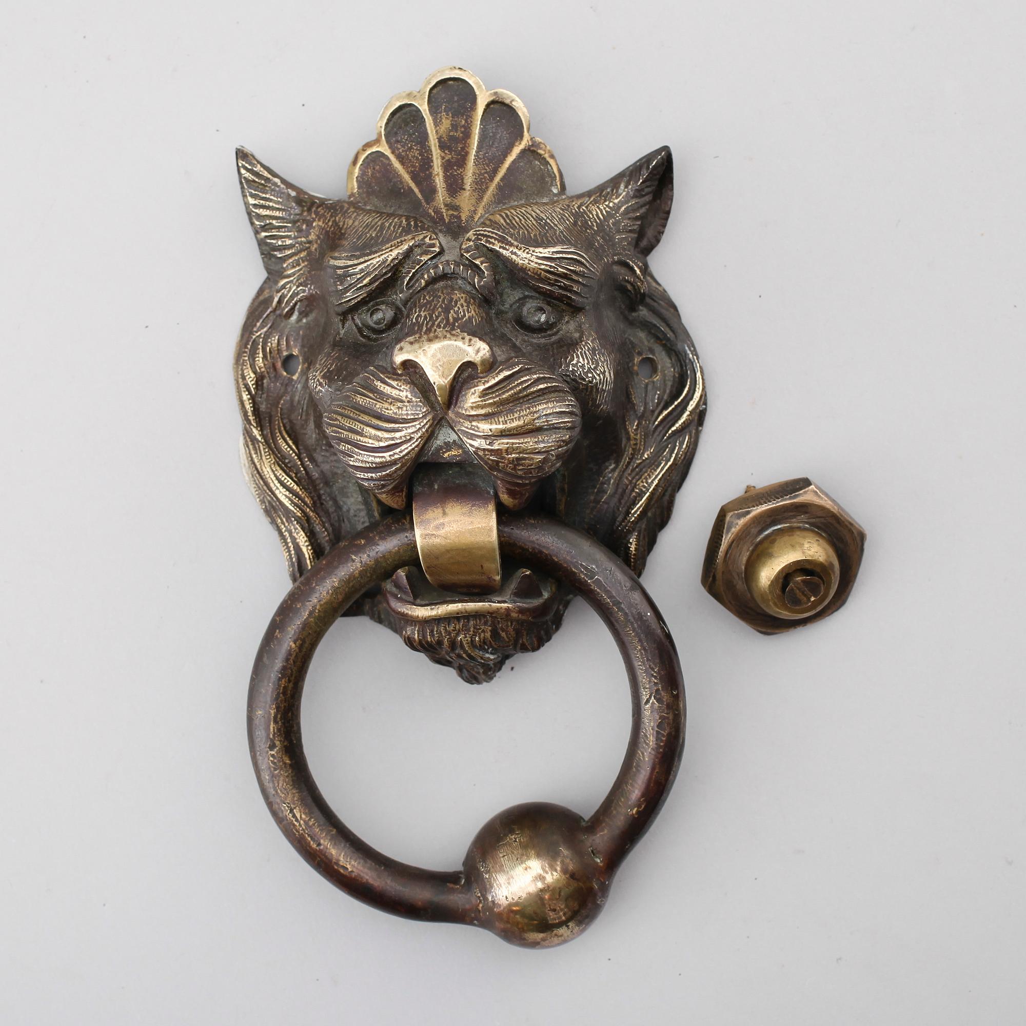 DÖRRKLÄPP, patinerad mässing, 1900-tal.