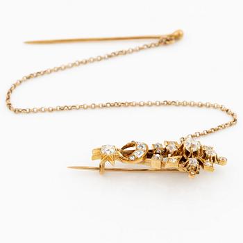 A brooch in gold with old-cut diamonds, in the form of a flower, ca turn of the 20th century.