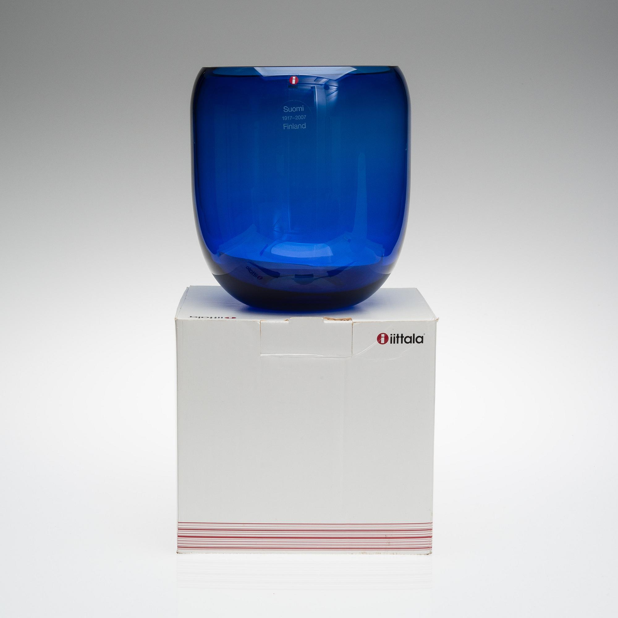 OIVA TOIKKA, SKÅL, glas, jubileumsskål Suomi Finland 90 år. Signerad O. Toikka, märkt Iittala.