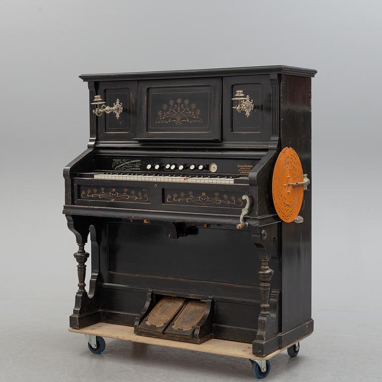 SJÄLVSPELANDE PIANO, J.P. Nyströms Orgel & Pianofabrik, Karlstad.