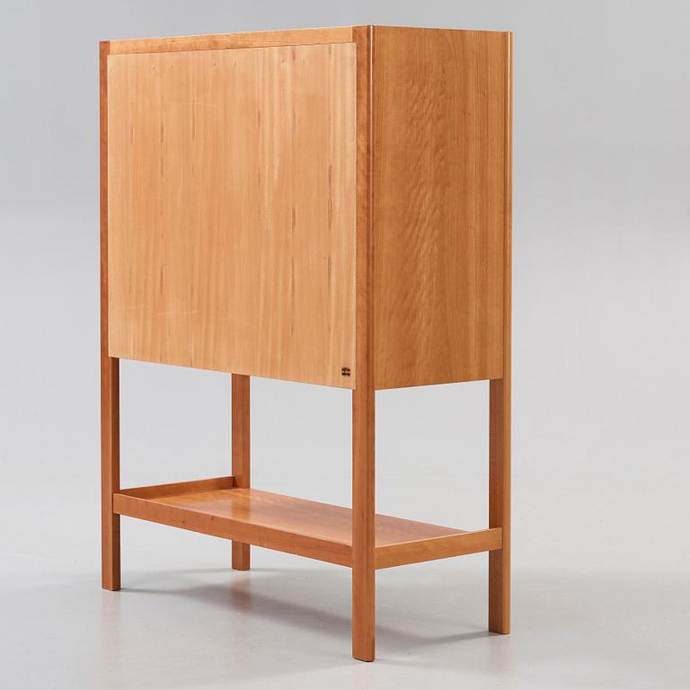 JOSEF FRANK, skåp, Firma Svenskt Tenn, modell 2135.