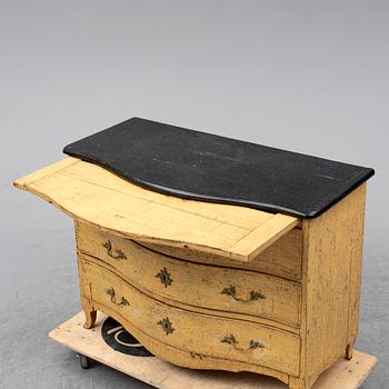 BYRÅ, rokokostil 1700-/1800-tal.