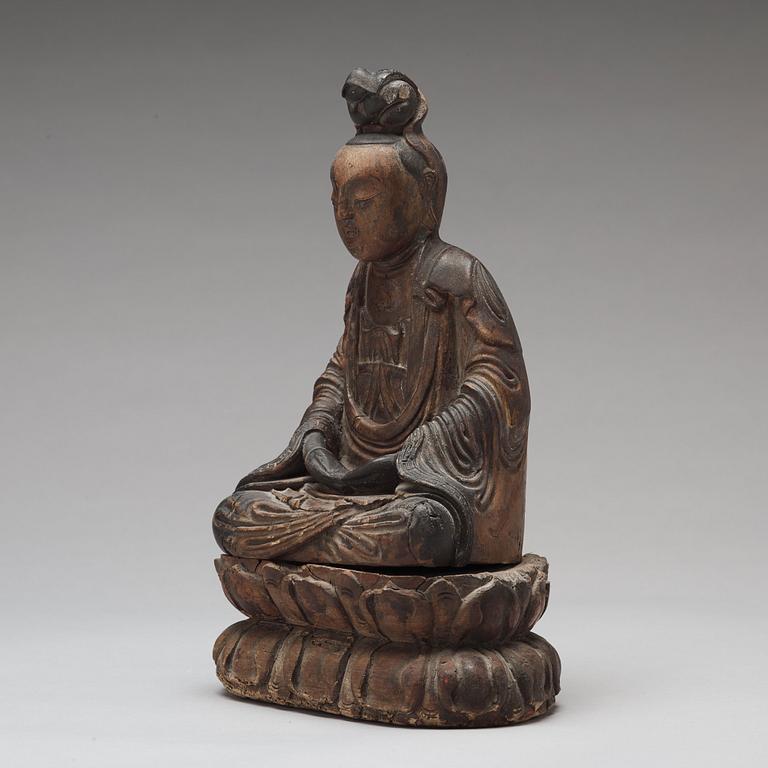 A lacquered and gilded wooden figure of Guanyin, Ming dynasty (1368-1664).