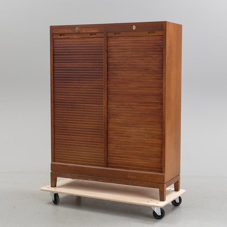 A mid 20th century oak cabinet.