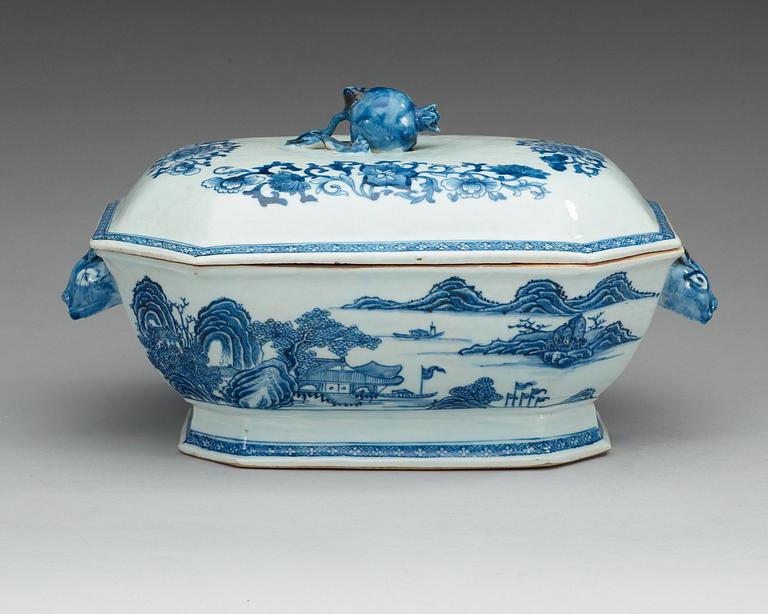 A  blue and white tureen with cover and saucer, Qing dynasty, Qianlong (1736-95).