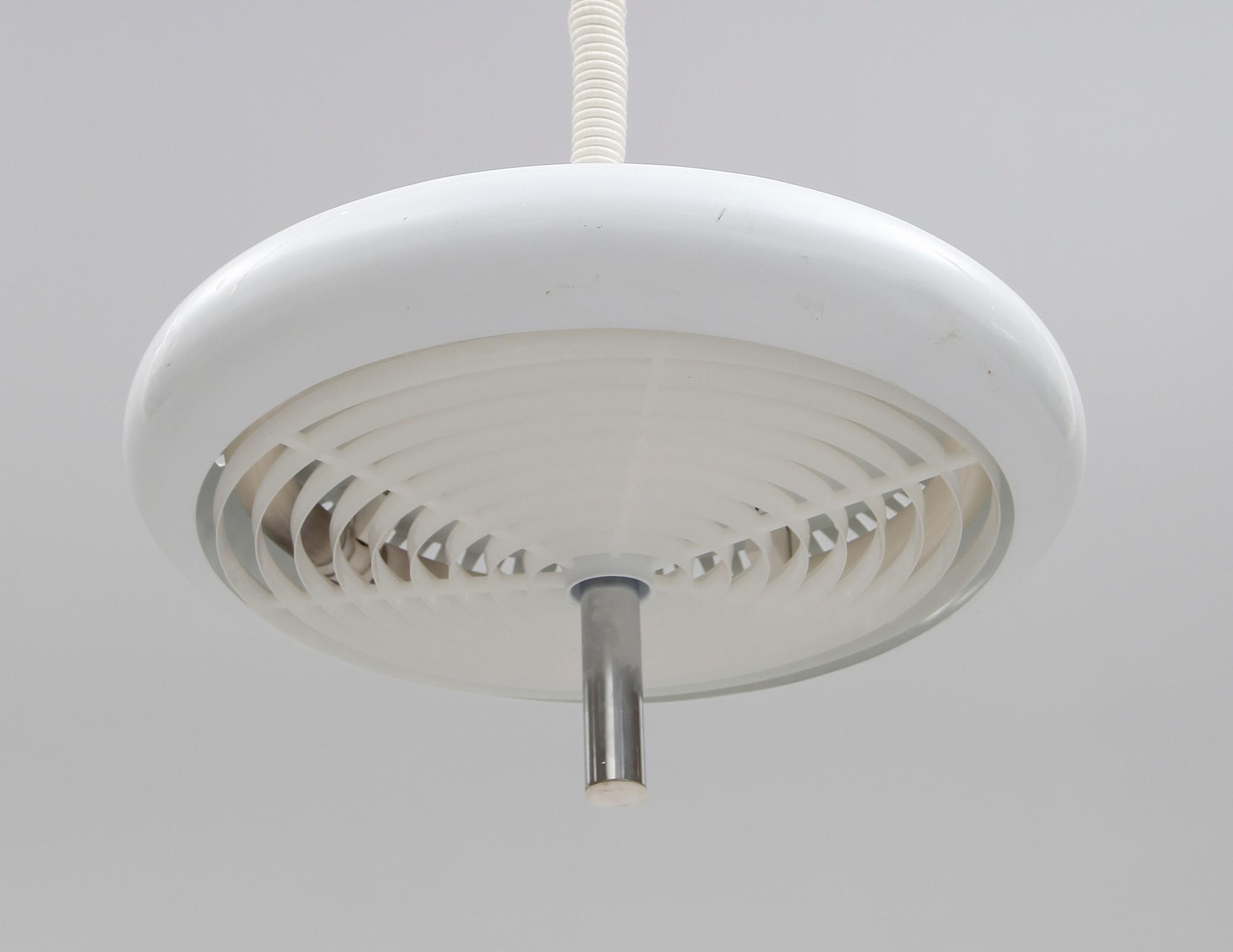 TAKLAMPA, Lilux, design Hans Agne Jacobsen Markaryd. 1970-tal. Diameter ca 50 cm.