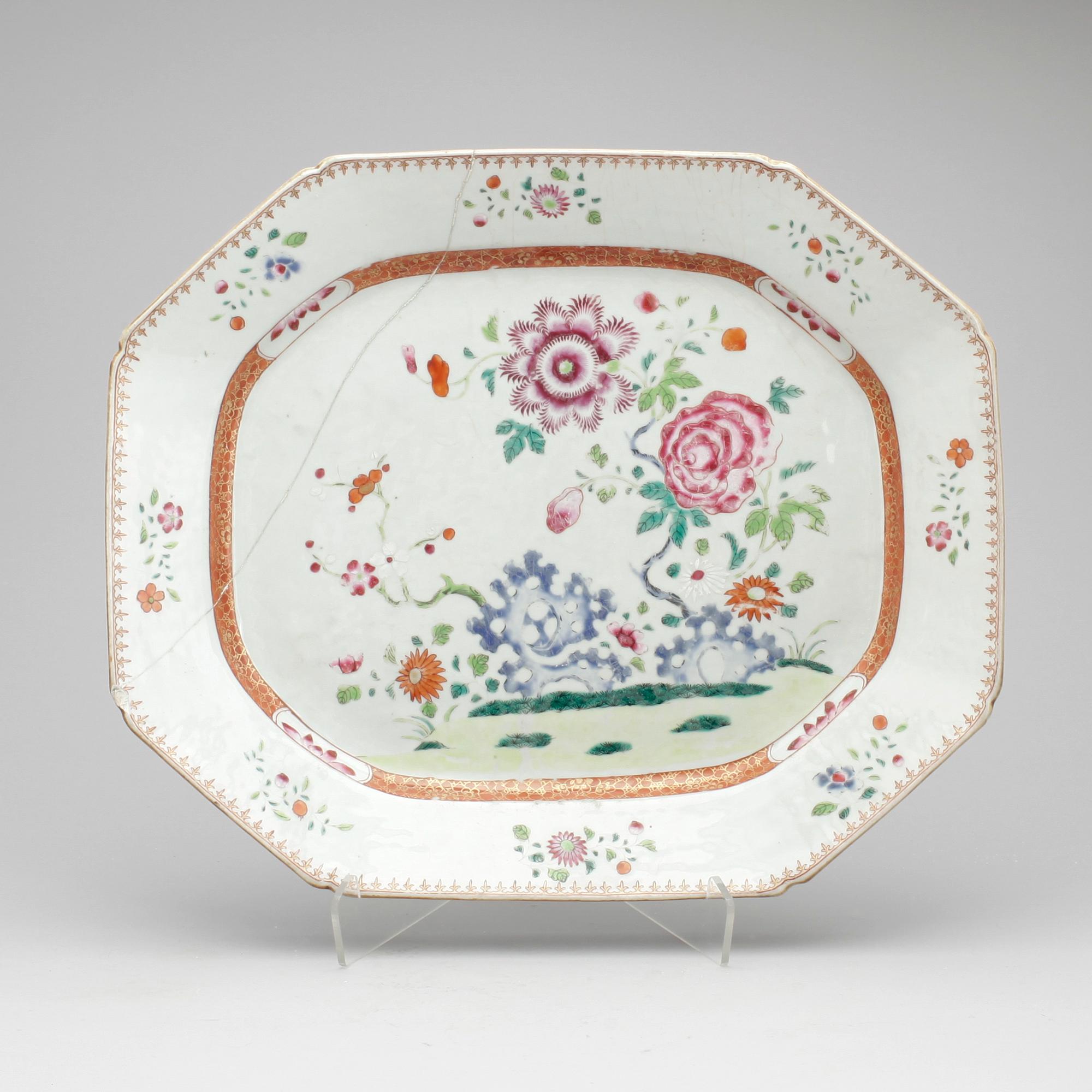 STEKFAT, 2 st, porslin. Qing dynastin, Qianlong (1735-96).